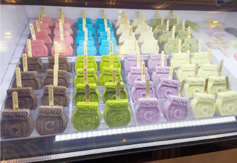 Các cây kem đủ hương vị được tạo hình từ logo Hệ sinh thái Đấu Thầu tại Hội thảo Toàn cảnh Đấu thầu 2025